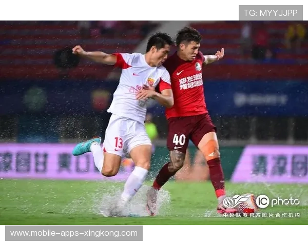 河南队外线的挑传准确度屡次撕开内防 河南队外线的挑传准确度屡次撕开内防