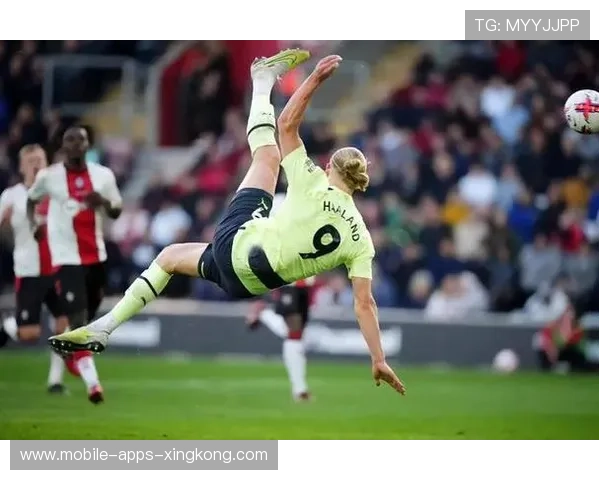 曼城沃尔科特外侧爆射腾空破门全场再度轰动